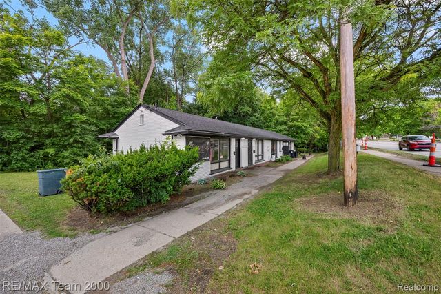 24821 5 Mile Road, Redford, MI 48239