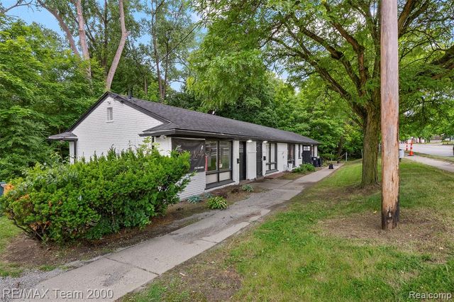 24821 5 Mile Road, Redford, MI 48239
