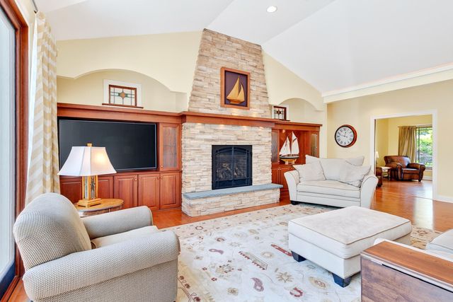 79 Pickerel Cove Circle, Mashpee, MA 02649
