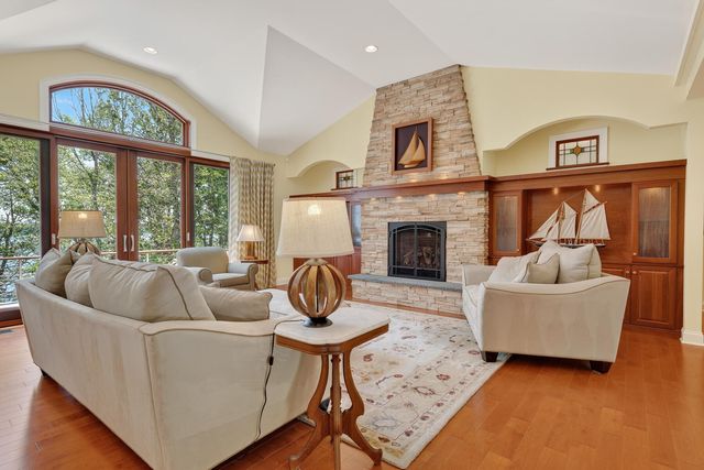 79 Pickerel Cove Circle, Mashpee, MA 02649