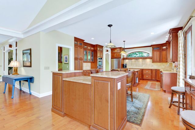 79 Pickerel Cove Circle, Mashpee, MA 02649