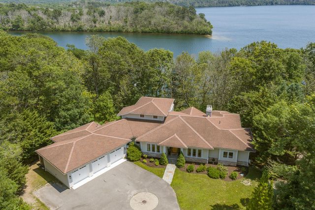79 Pickerel Cove Circle, Mashpee, MA 02649