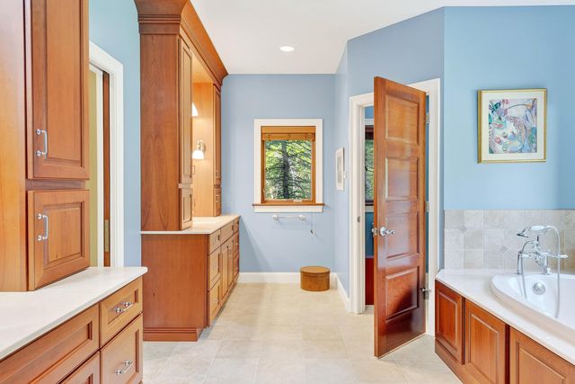 79 Pickerel Cove Circle, Mashpee, MA 02649