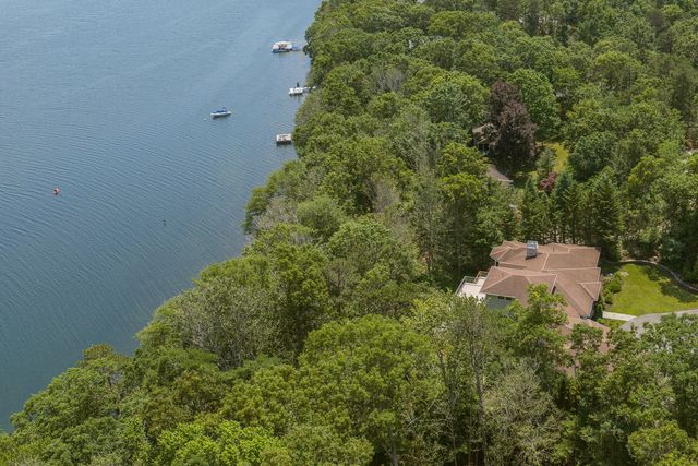 79 Pickerel Cove Circle, Mashpee, MA 02649