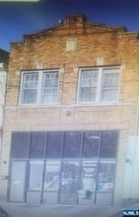 39 Fort Lee Road, Bogota, NJ 07603