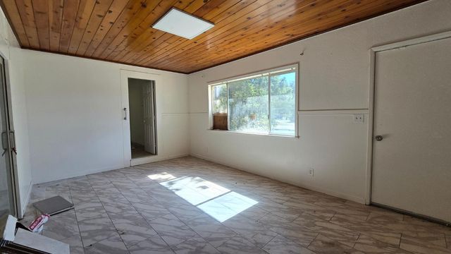 4546 E Nevada Avenue, Fresno, CA 93702
