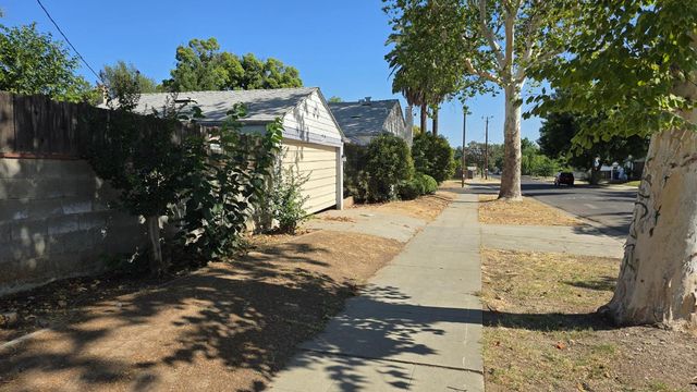 4546 E Nevada Avenue, Fresno, CA 93702