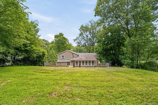 17 Ridge Road, Cortlandt Manor, NY 10567