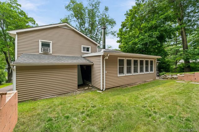 17 Ridge Road, Cortlandt Manor, NY 10567