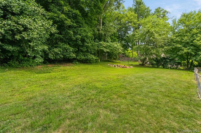 17 Ridge Road, Cortlandt Manor, NY 10567