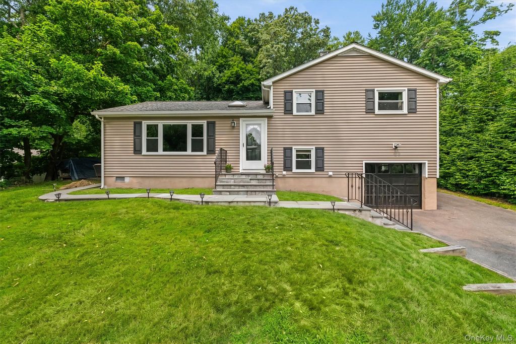 17 Ridge Road, Cortlandt Manor, NY 10567
