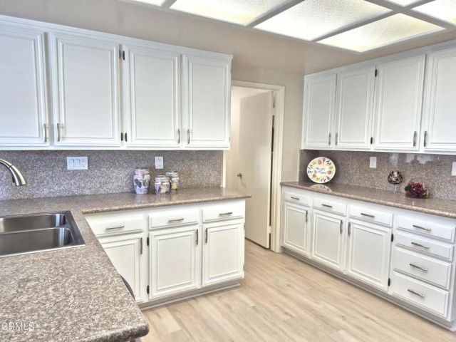 42028 Village 42, Camarillo, CA 93012