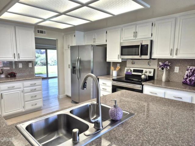 42028 Village 42, Camarillo, CA 93012