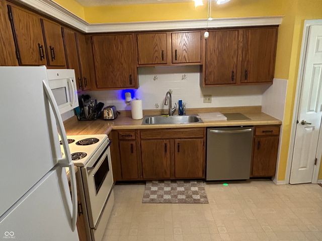 7580 Castleton Farms Drive W 14, Indianapolis, IN 46256