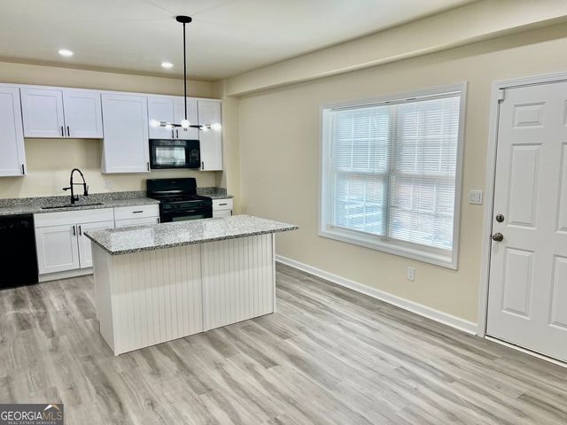 4001 Oak Field Drive, Loganville, GA 30052