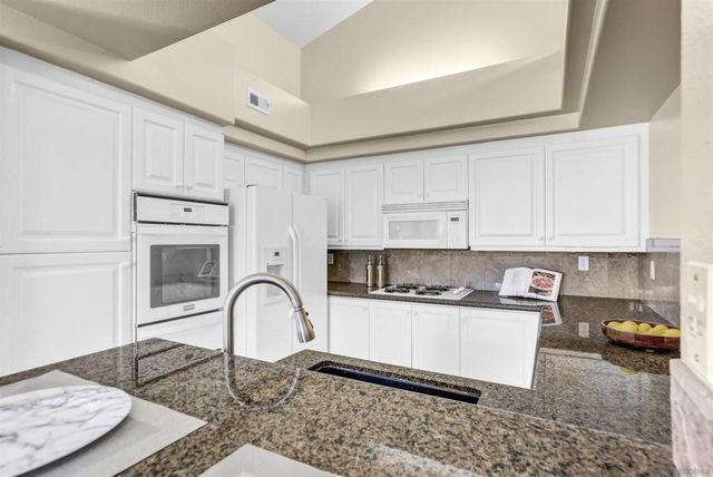 8615 Via Mallorca B, La Jolla, CA 92037