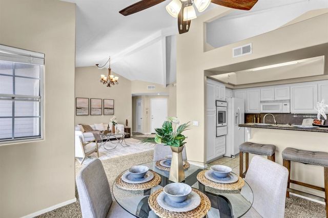 8615 Via Mallorca B, La Jolla, CA 92037
