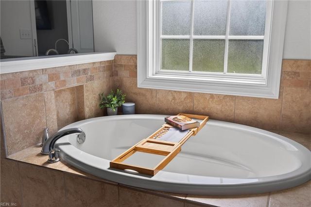 1740 Land Of Promise RD, Chesapeake, VA 23322