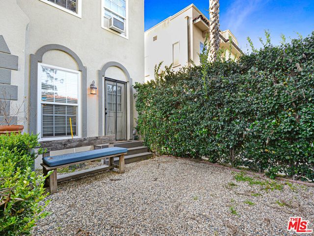 1357 S Cloverdale Avenue, Los Angeles, CA 90019