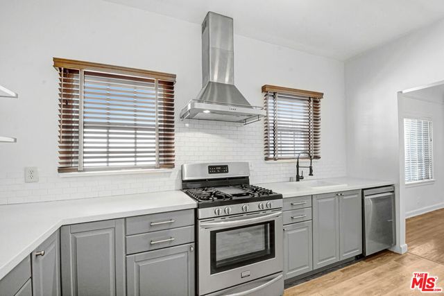 1357 S Cloverdale Avenue, Los Angeles, CA 90019