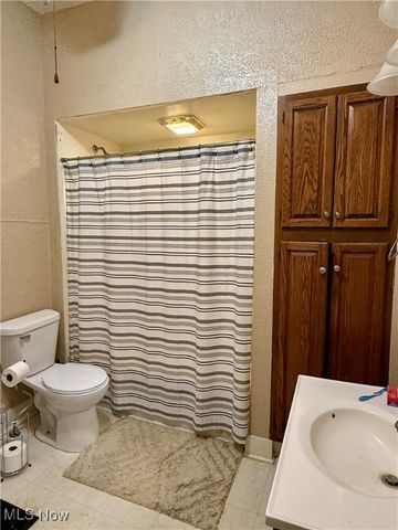 214 N Dawson Street, Uhrichsville, OH 44683