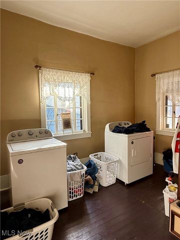 214 N Dawson Street, Uhrichsville, OH 44683