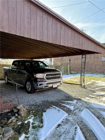 214 N Dawson Street, Uhrichsville, OH 44683