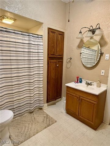 214 N Dawson Street, Uhrichsville, OH 44683