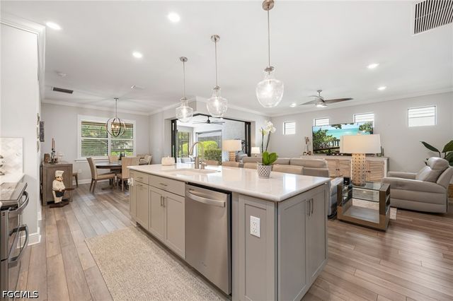 3952 Black Eagle LN, Fort Myers, FL 33966