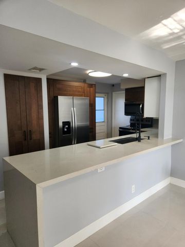 5301 NW 2nd Avenue Apt 307, Boca Raton, FL 33487