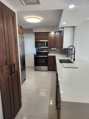 5301 NW 2nd Avenue Apt 307, Boca Raton, FL 33487