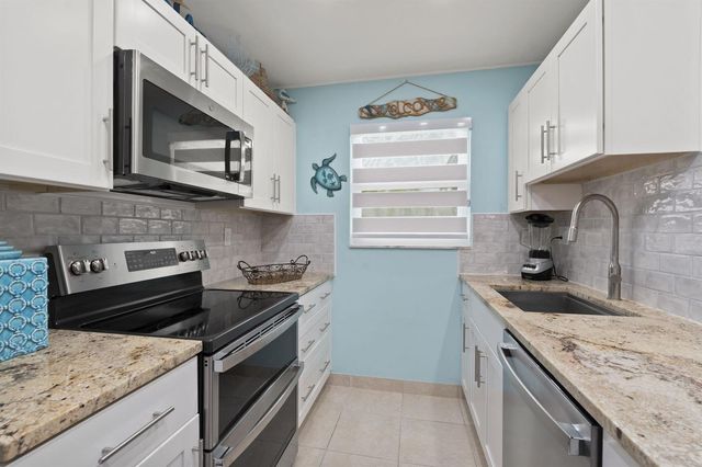 1177 S Drive Circle B, Delray Beach, FL 33445