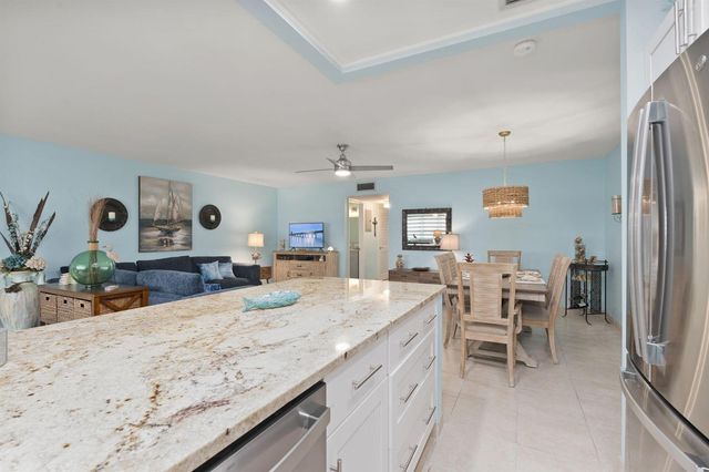 1177 S Drive Circle B, Delray Beach, FL 33445