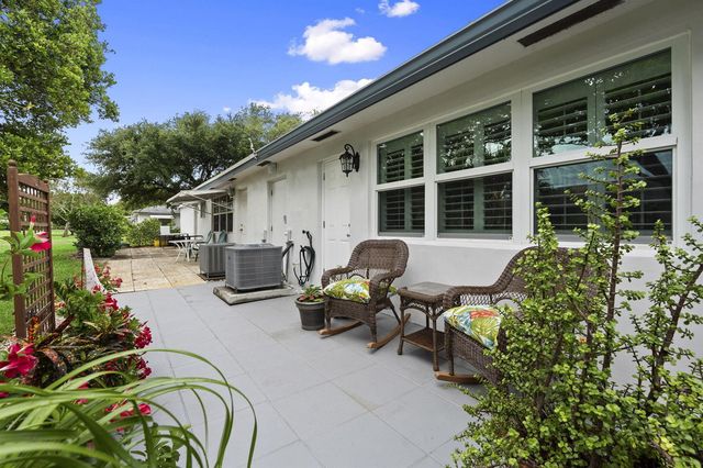 1177 S Drive Circle B, Delray Beach, FL 33445
