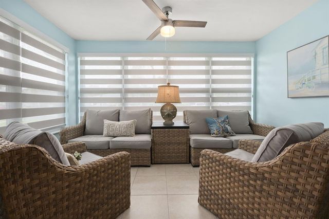 1177 S Drive Circle B, Delray Beach, FL 33445