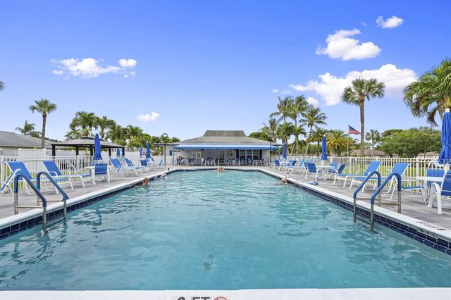 1177 S Drive Circle B, Delray Beach, FL 33445