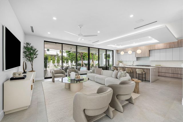 721 Lake Avenue N, Delray Beach, FL 33483