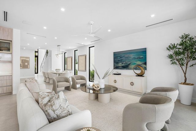 721 Lake Avenue N, Delray Beach, FL 33483