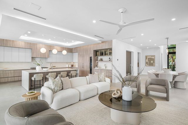 721 Lake Avenue N, Delray Beach, FL 33483