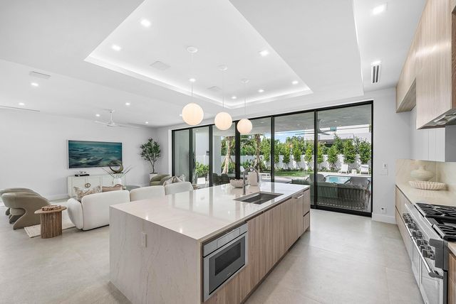 721 Lake Avenue N, Delray Beach, FL 33483