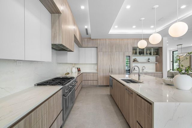 721 Lake Avenue N, Delray Beach, FL 33483