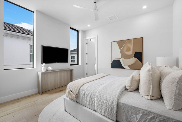 721 Lake Avenue N, Delray Beach, FL 33483