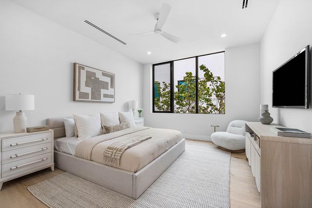 721 Lake Avenue N, Delray Beach, FL 33483