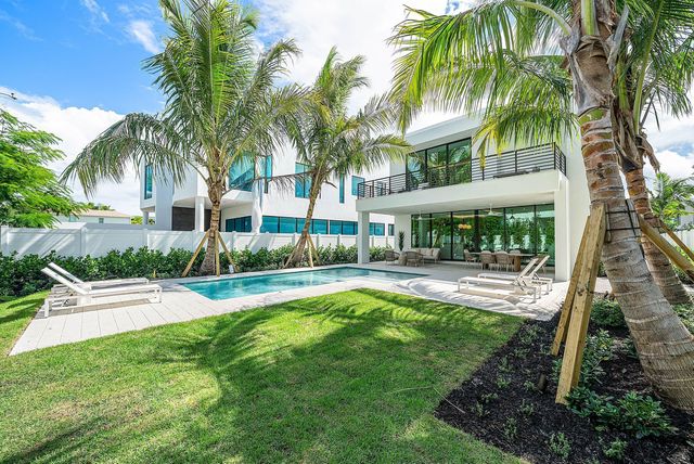 721 Lake Avenue N, Delray Beach, FL 33483