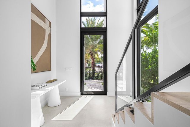 721 Lake Avenue N, Delray Beach, FL 33483