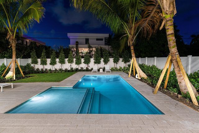 721 Lake Avenue N, Delray Beach, FL 33483