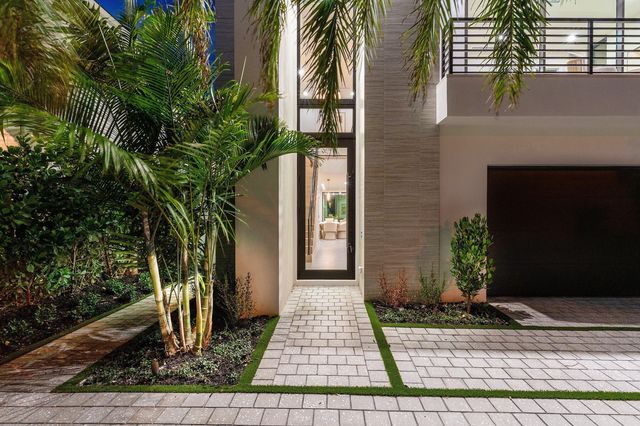 721 Lake Avenue N, Delray Beach, FL 33483