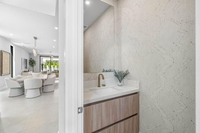 721 Lake Avenue N, Delray Beach, FL 33483