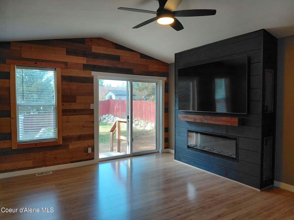 31725 N Middle Ave, Spirit Lake, ID 83869 photo 3
