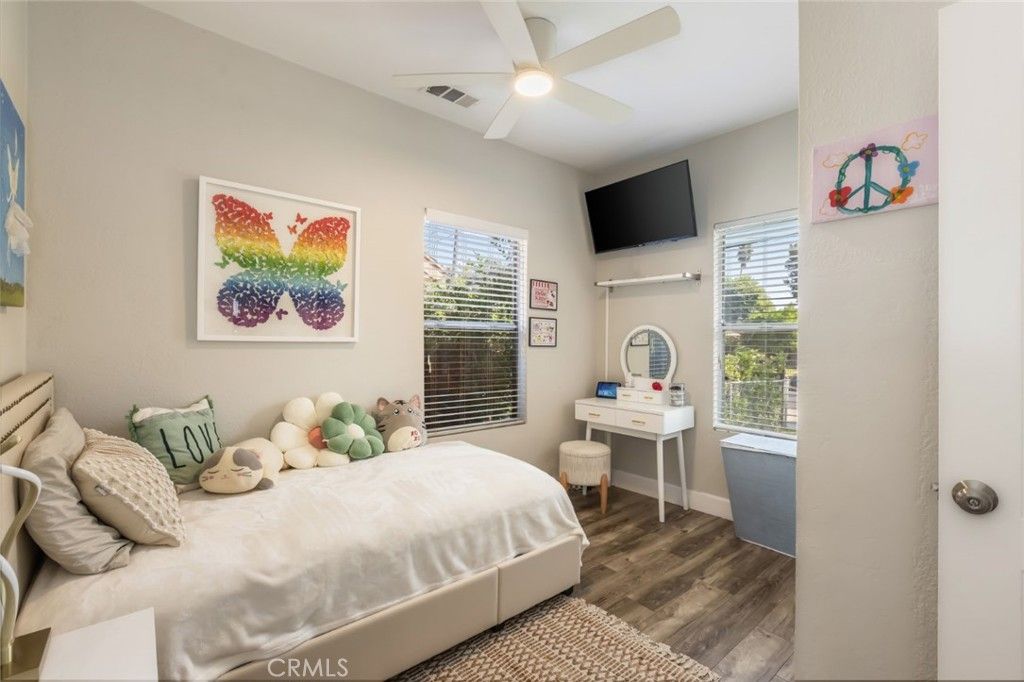 Image 11 of property listing at 923 N Mentor Avenue, Pasadena, CA 91104